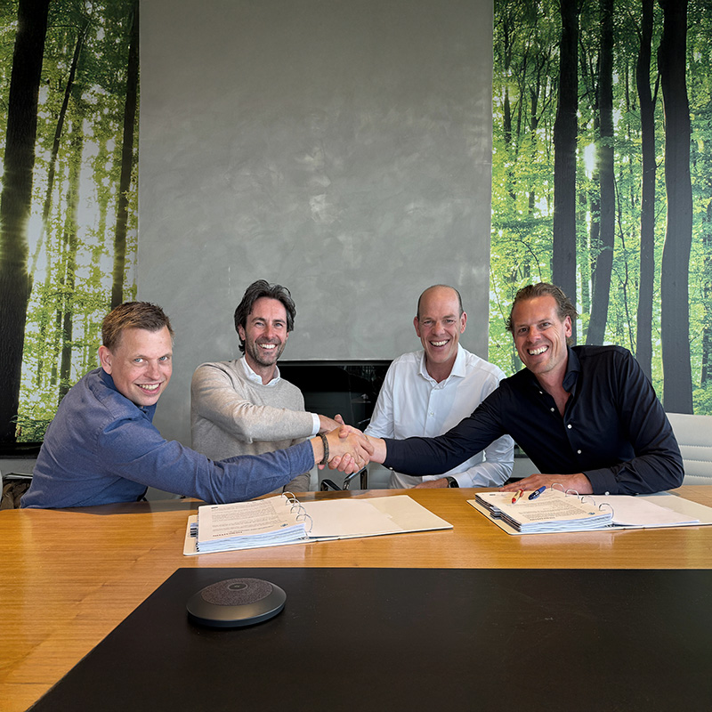 De bouwovereenkomst voor de bouw van Multiparken XL in Heerhugowaard is getekend. De bouwovereenkomst voor de bouw van Multiparken XL in Heerhugowaard is getekend.